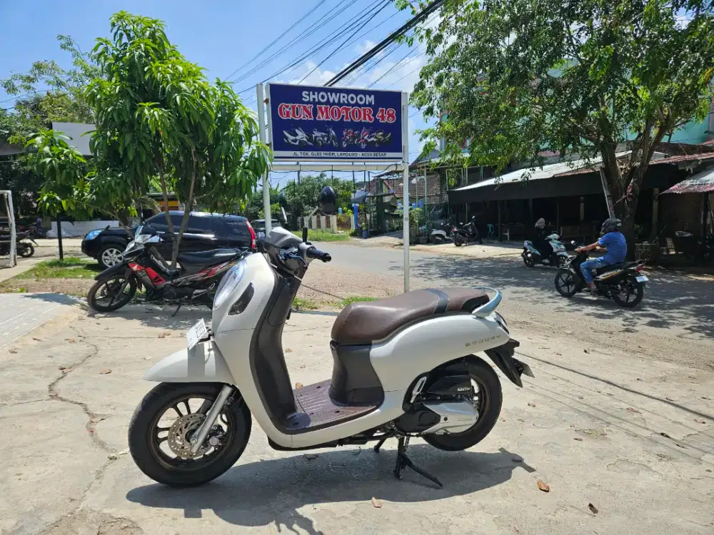 Di jual honda scoopy tahun 2022 pemakaian 2023