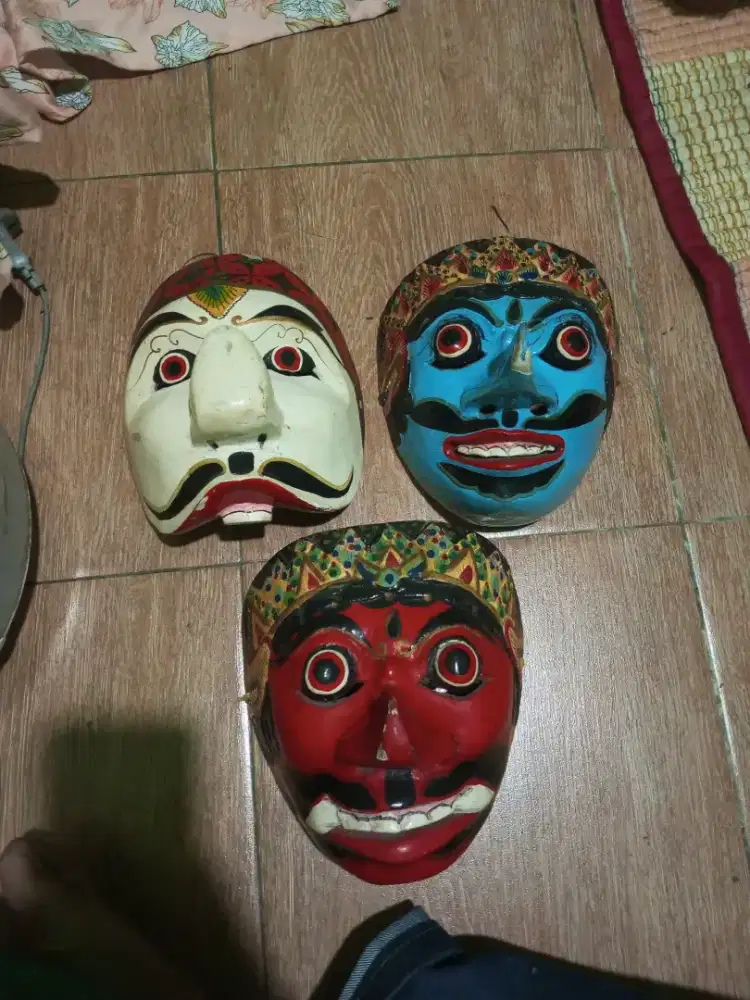 Topeng kayu lawasan vintage