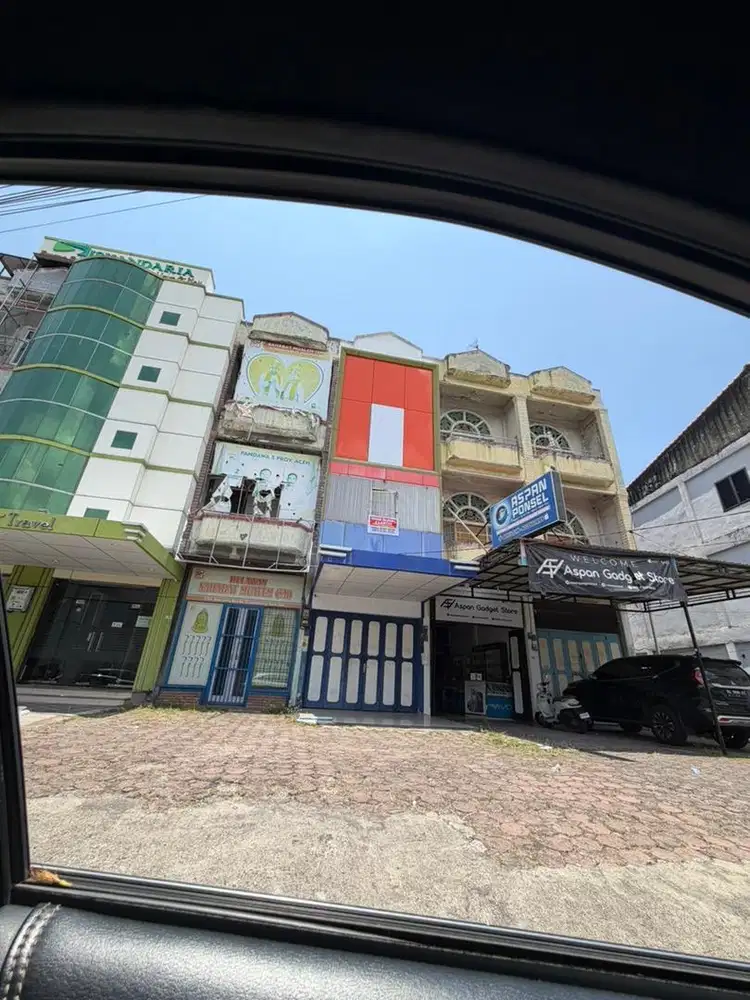 Toko dijual satu pintu