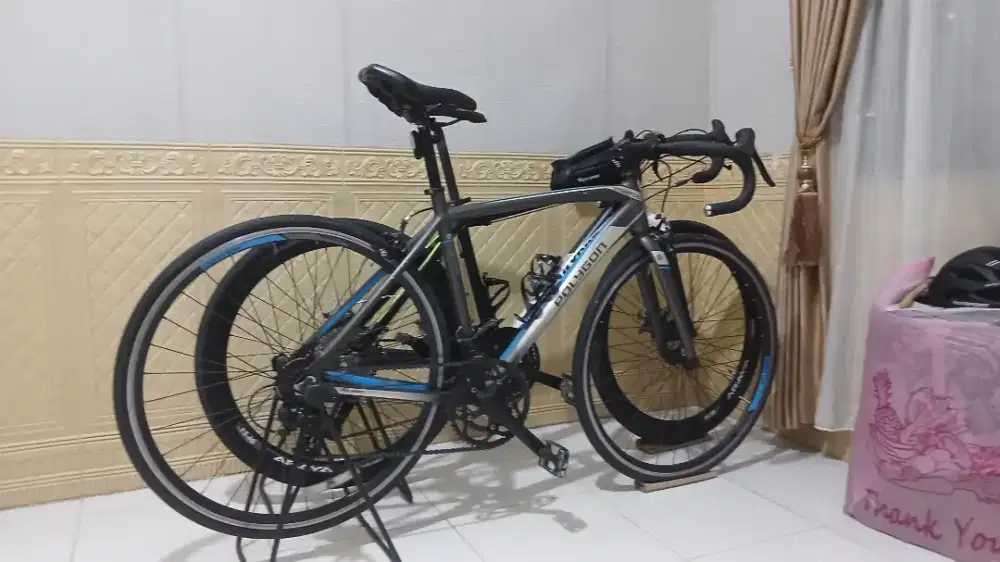 Sepeda balap POLYGON STRATTOS S1