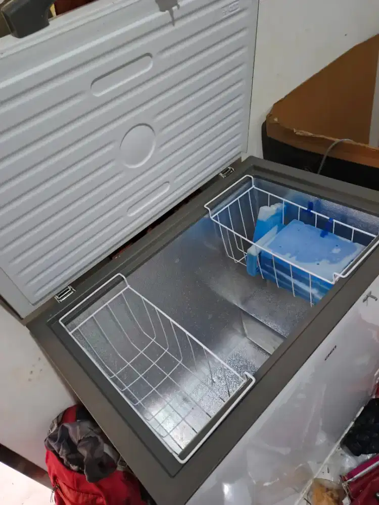 DIJUAL CEPAT FREEZER MREK CHIQ !!