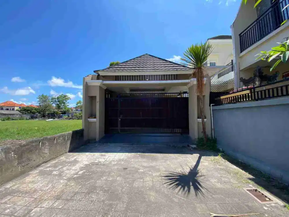 DISEWAKAN RUMAH 2 LANTAI LUAS DI TUKAD BADUNG RENON DEKAT KE SANUR UNFURNISHED