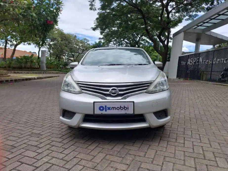 DP 1 JUTA Nissan Grand livina 1.5 SV Facelift Bensin-MT 2013 BMH
