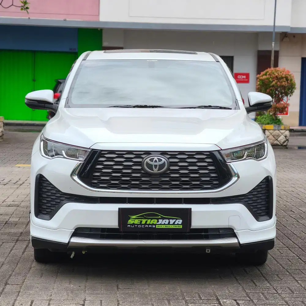 Toyota innova zenix v hybrid modelista 2000cc matic 2024