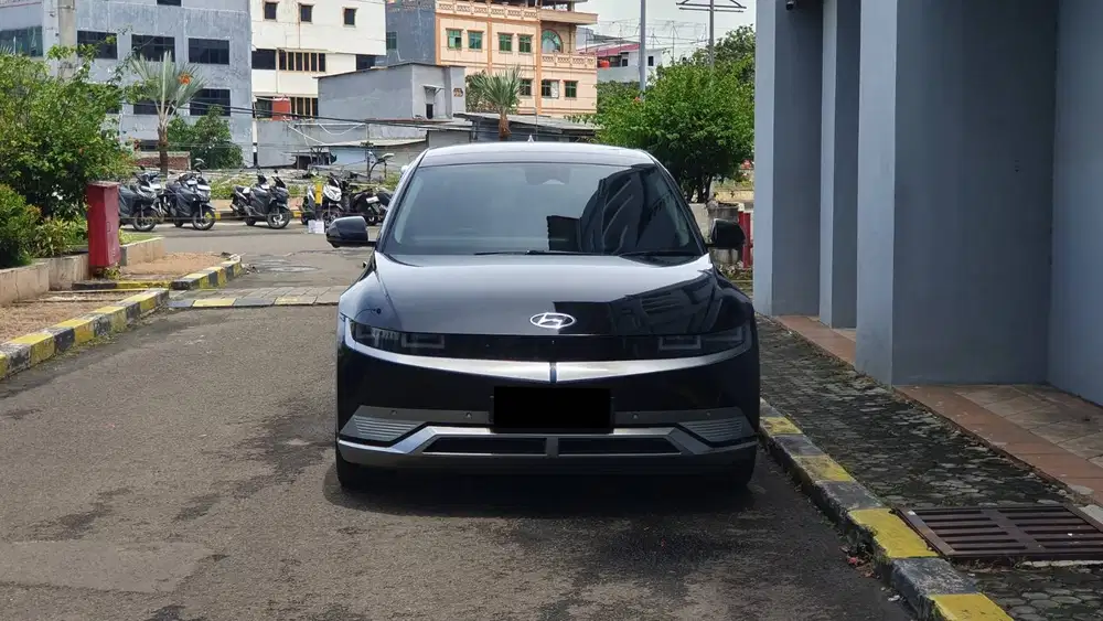 Hyundai Ioniq 5 EV Long Range Signature Bluelink Hitam 2024 NIK 2023
