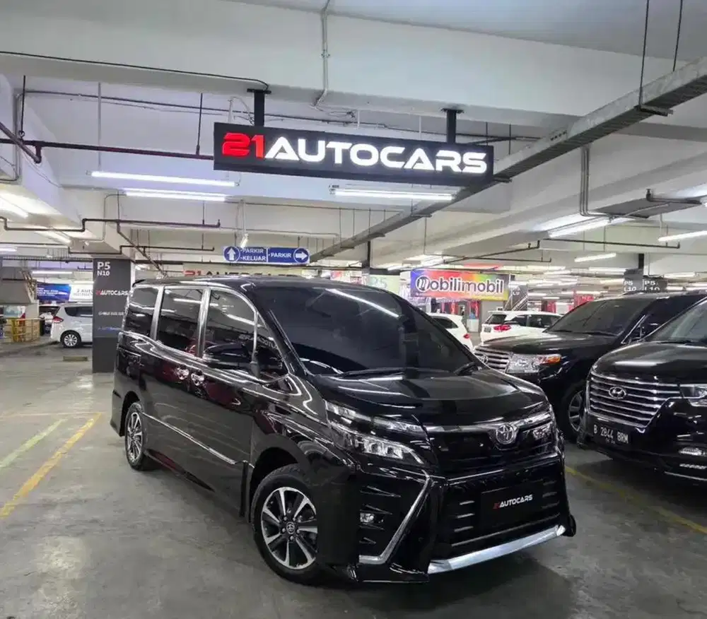 Toyota Voxy 2.0 2020 AT