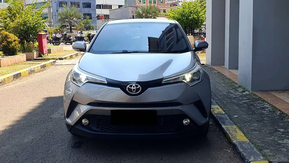 Toyota CHR C-HR 1.8 Non Hybrid Silver NIK 2018 Low KM Record Garansi