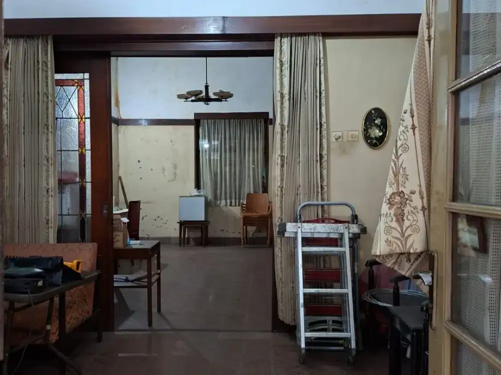 Dijual rumah tua  di pusat kota {Bandung Tengah}