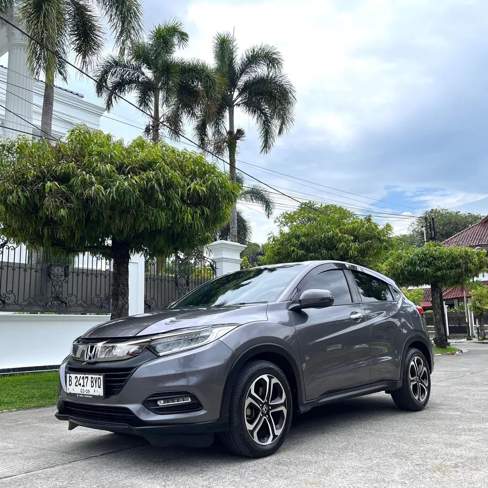 Honda hrv e special edition 2018 (dp 30 jt)