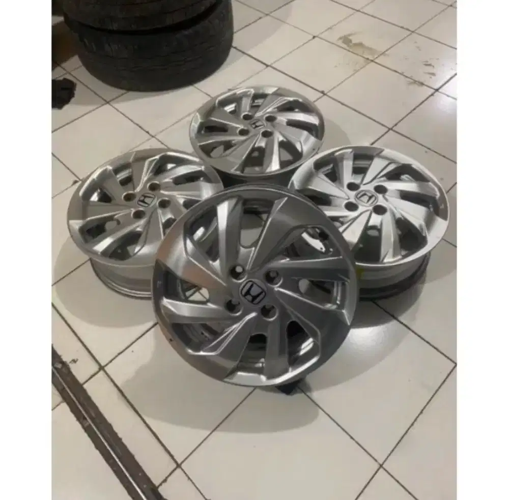 Velg R15 OEM (Original Equipment Manufacture) Honda Mobilio
