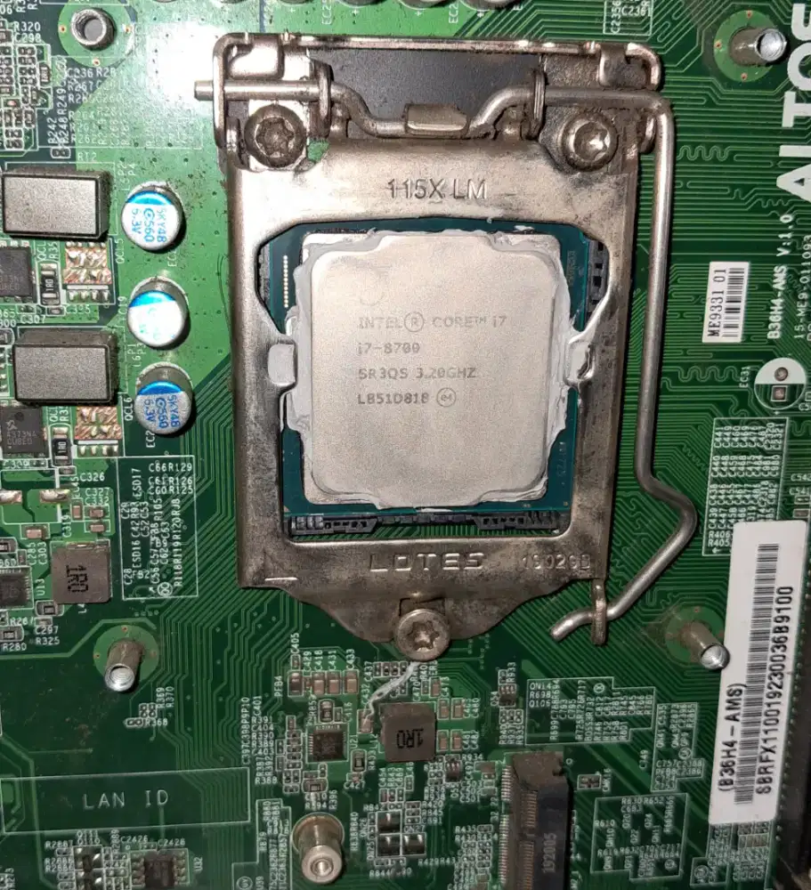 Processor i7 8700 tray 100% normal