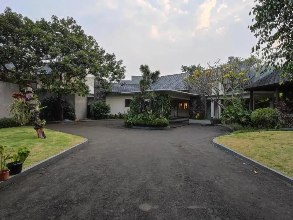 Rumah Mewah Luas 1.923 m² di Cipete Cilandak Jakarta Selatan, Kolam Renang & Taman Besar, SHM