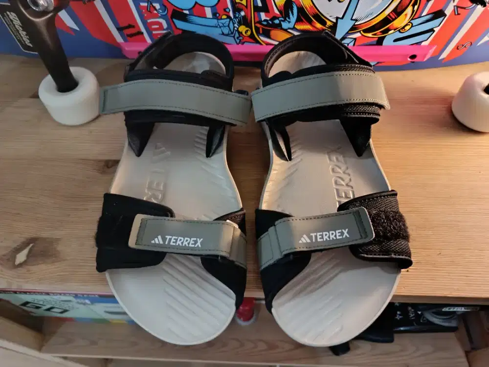 Sandal Gunung Adidas Terrex Hydroterra, Size 9/43/27.5cm, Like New!