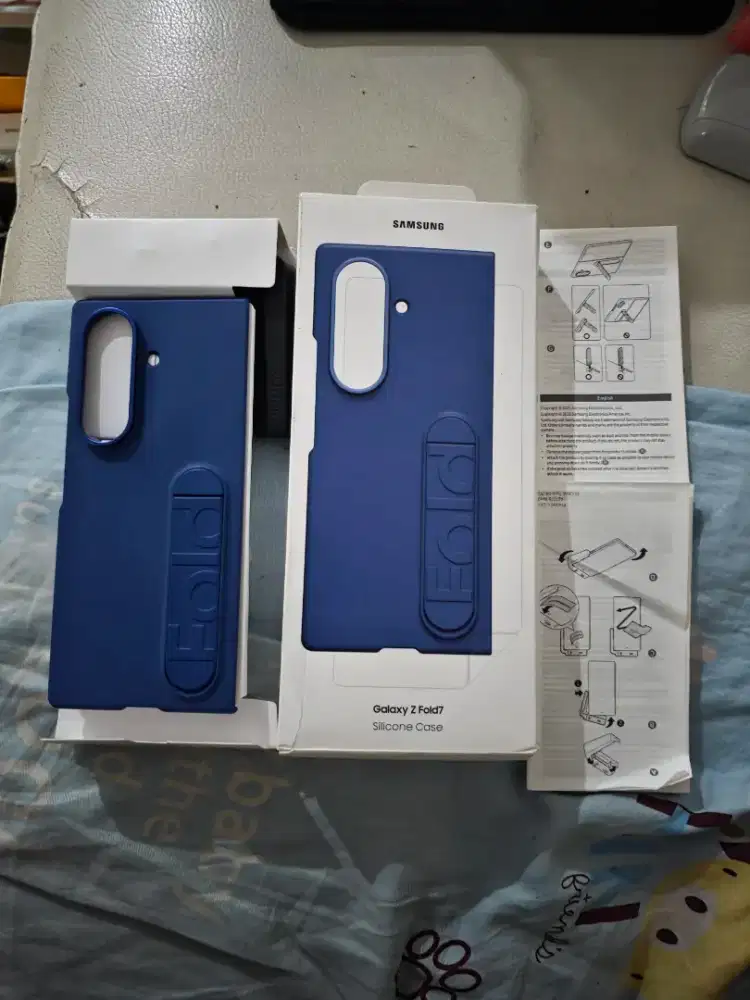 case fold 7 original silicone case official samsung,NETT,like new