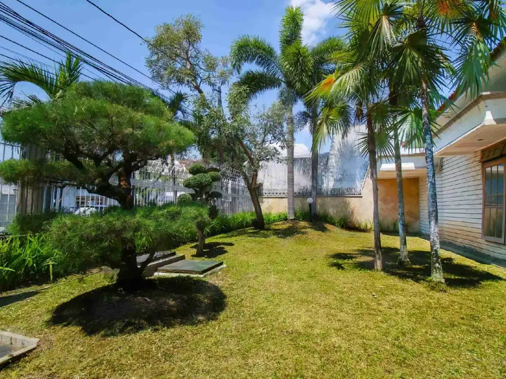 RUMAH AREA IJEN DEKAT THE SHALIMAR BOUTIQUE HOTEL MALANG

 
 