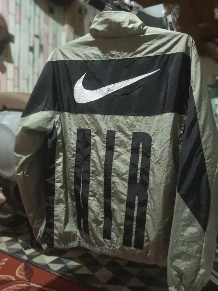 Jacket Nike Tracksuit ( sesuai web )