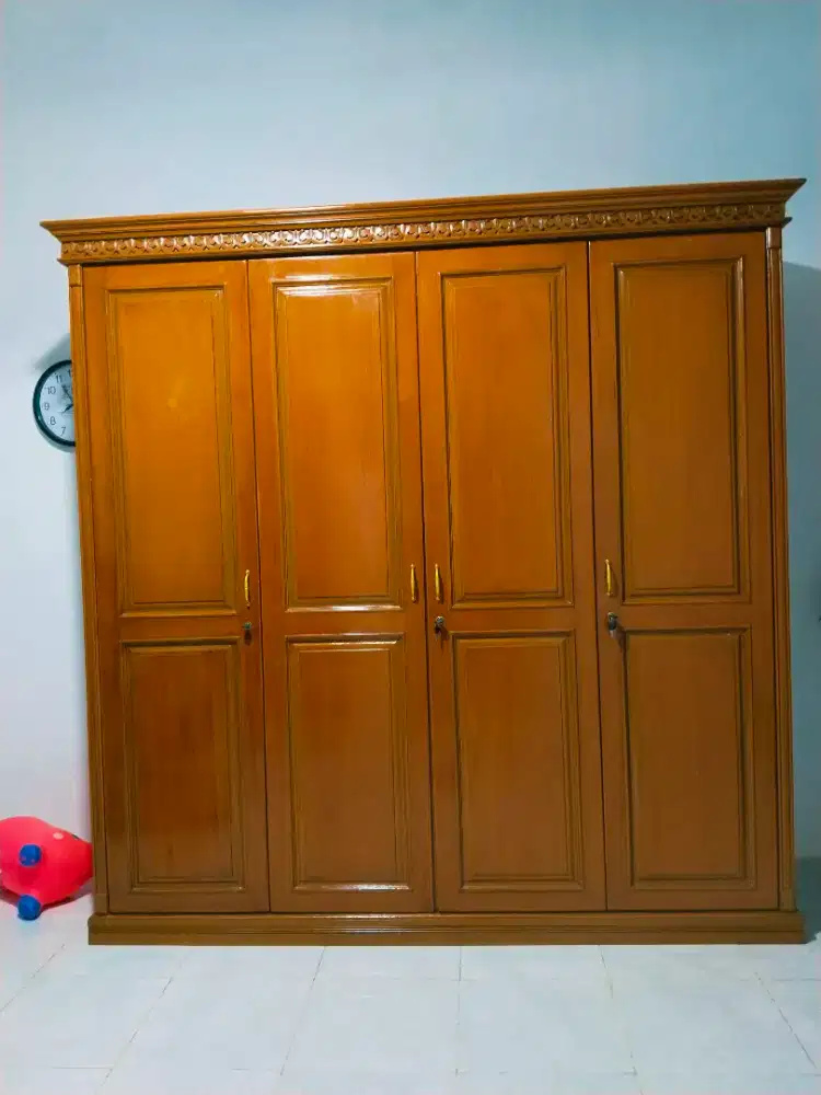 LEMARI 4 PINTU MEWAH JUAL CEPAT