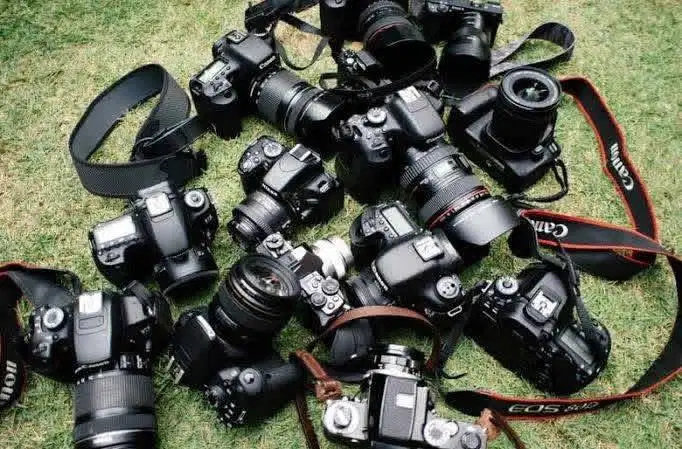 LENSA CANON 75-300MM ( DI CARI UNTUK DI BELI