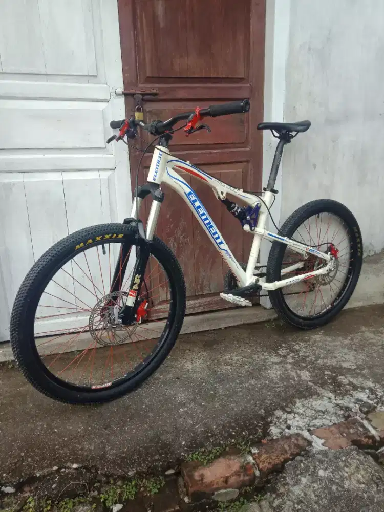 MTB Element Fullsus upgrade udah ganteng Masih mantap.
