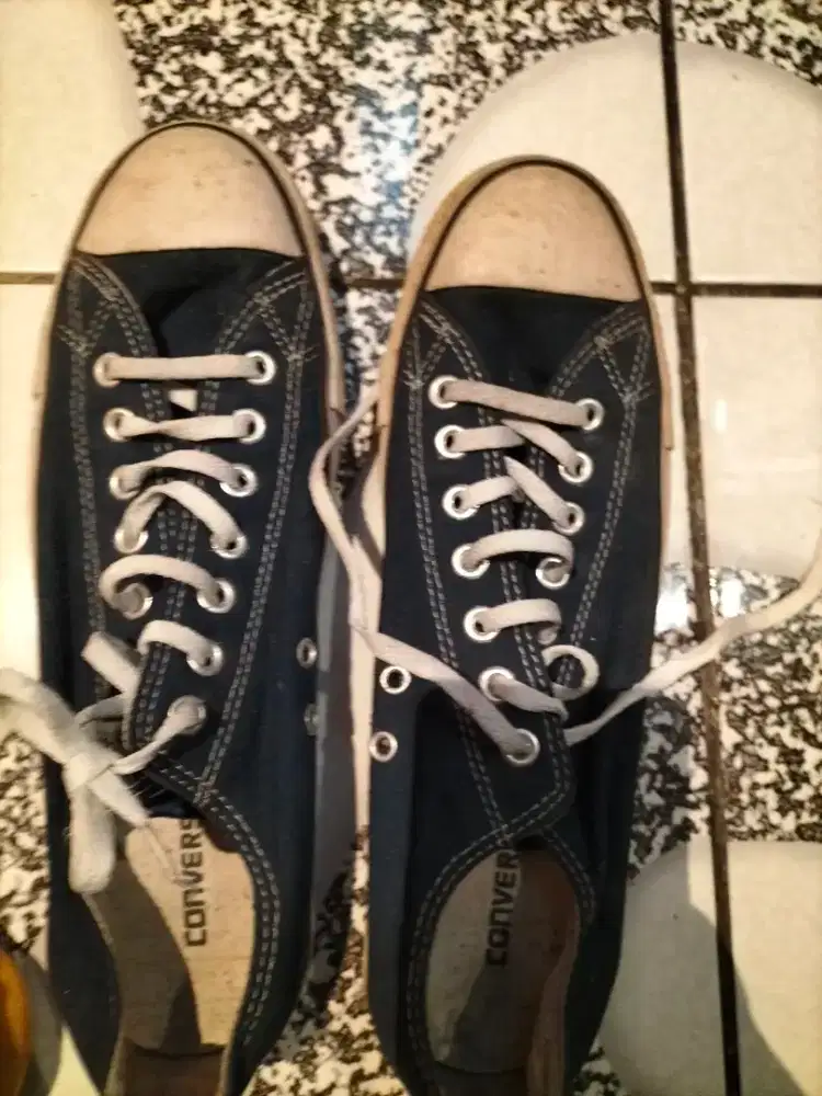 Sepatu counvers ukuran 42