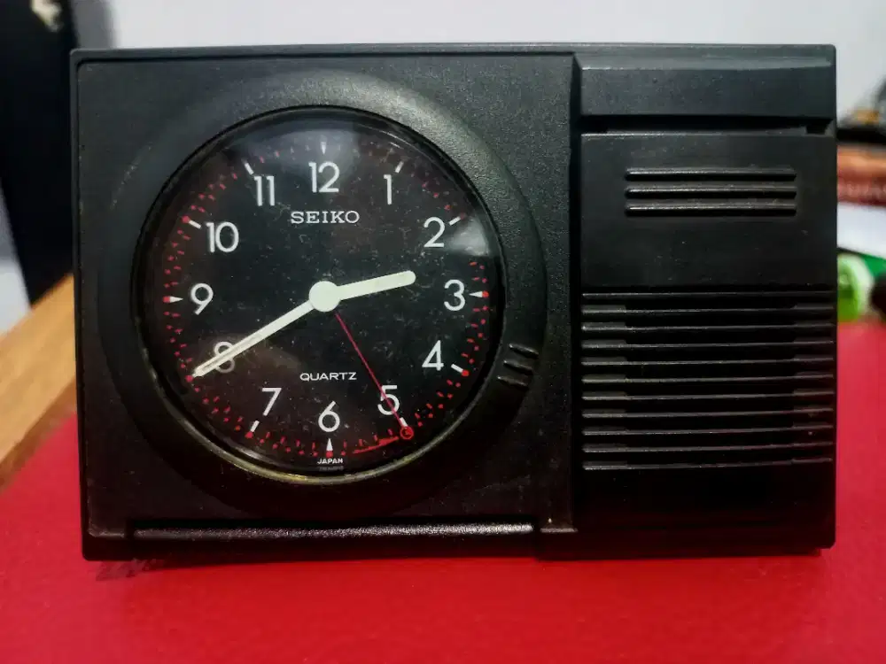 jam meja seiko unik