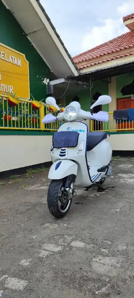 Piaggio Vespa Primavera S 150 IGET ABS Tahun 2023 Warna Putih