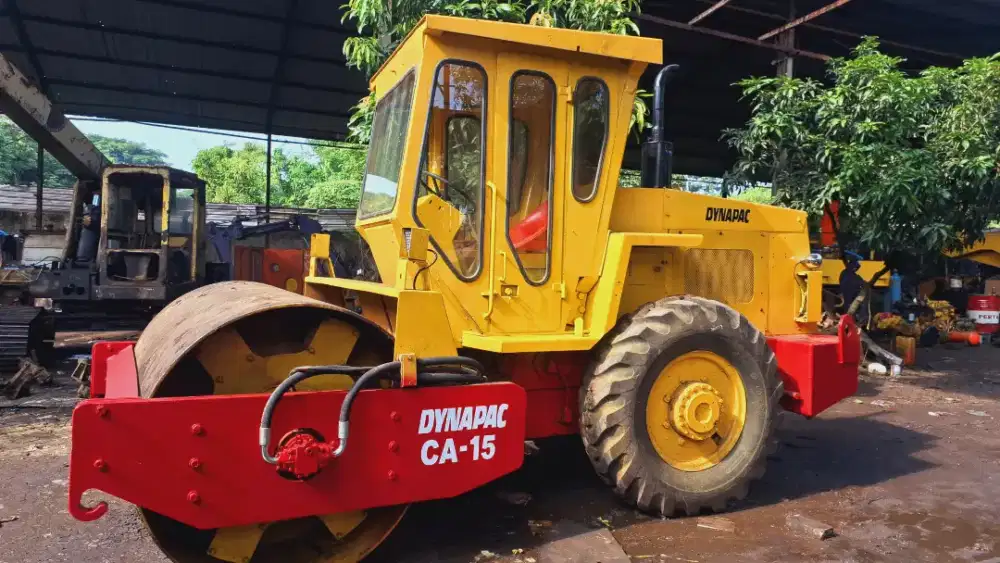 Vibro dynapac CA15 siap
