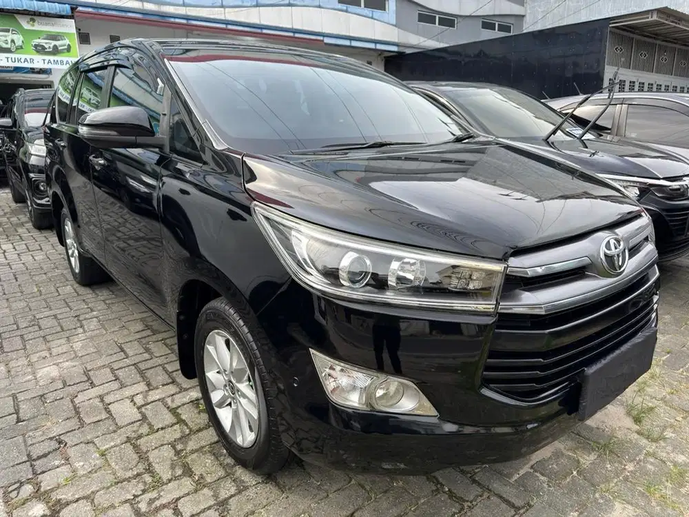 Innova 2.4 V Diesel Automatic 2022 Hitam