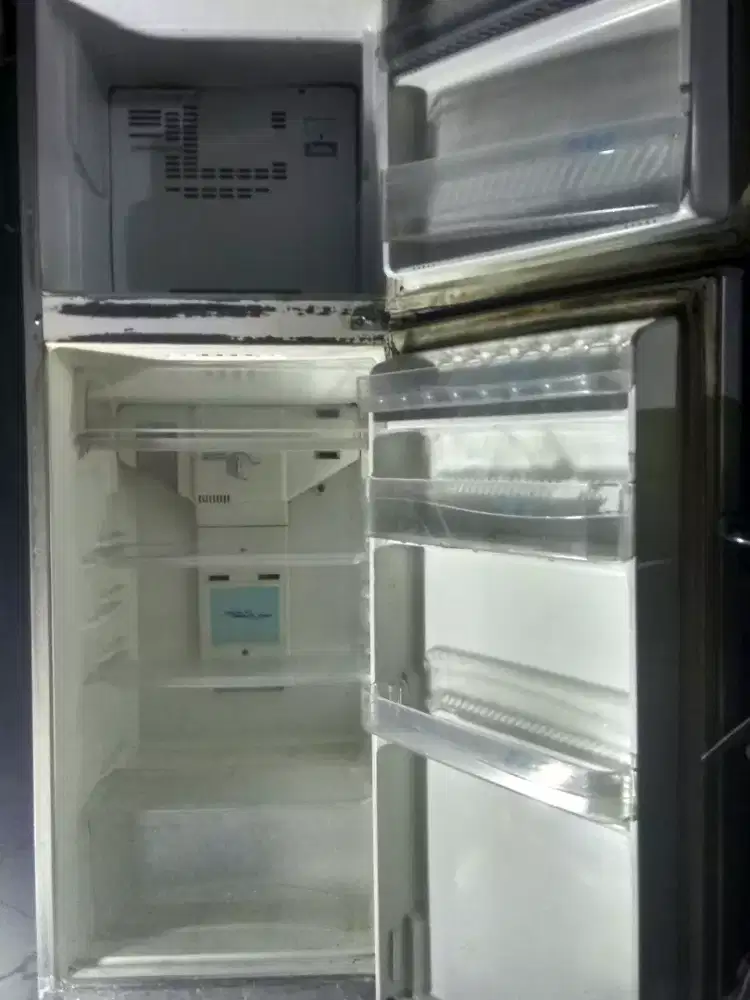 Kulkas glacio dua pintu beku