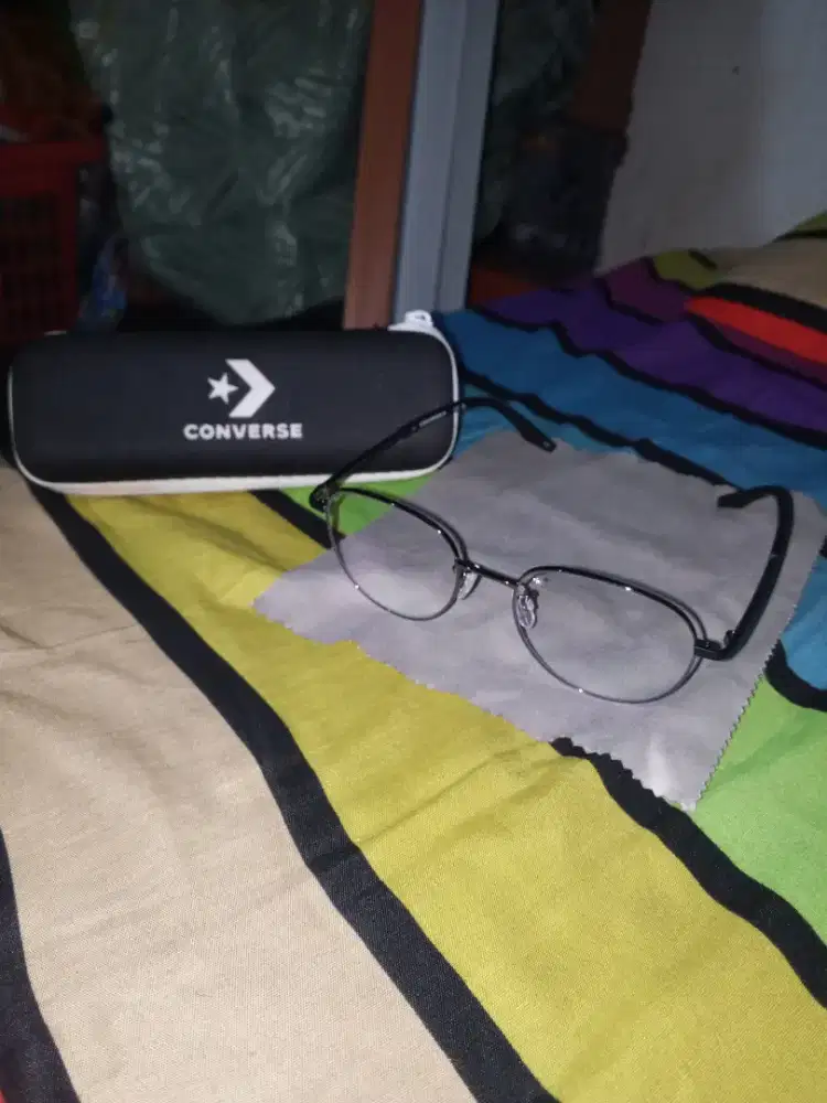Kacamata minus converse
