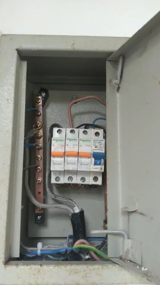 Tukang listrik panggilan