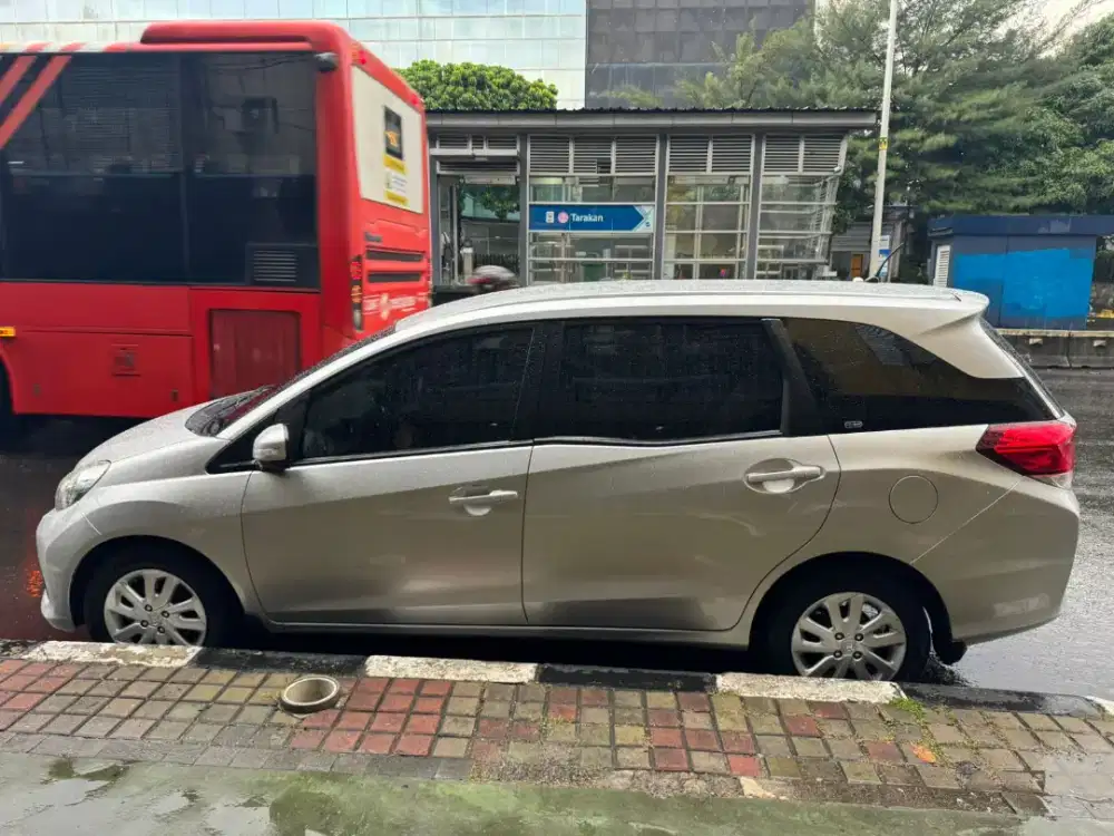 Di jual Honda mobilio 2014 metic