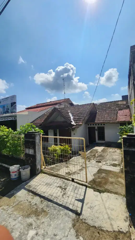 Di Jual Cepat! Rumah Luas 250 m², Jalan Utama Lebar 8 m. Nego!