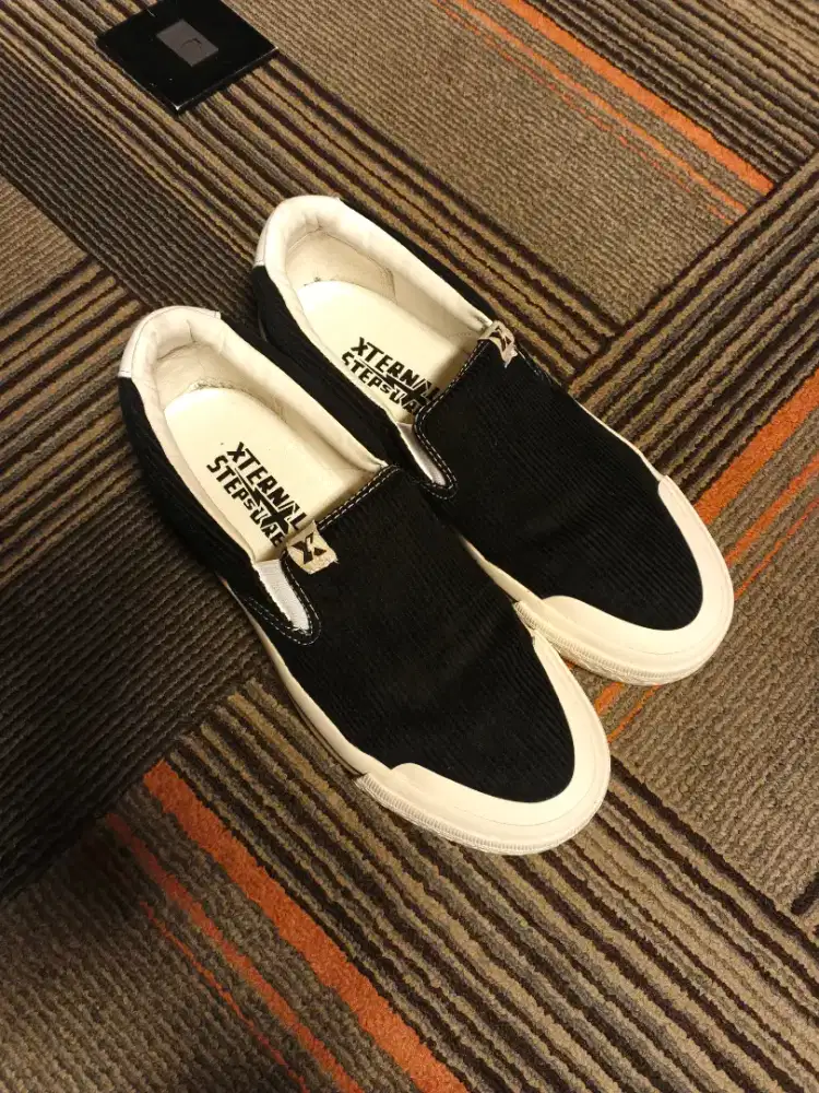Sepatu Slip On Barley Corduroy Low Black White Sz 43 - XternalStepSure
