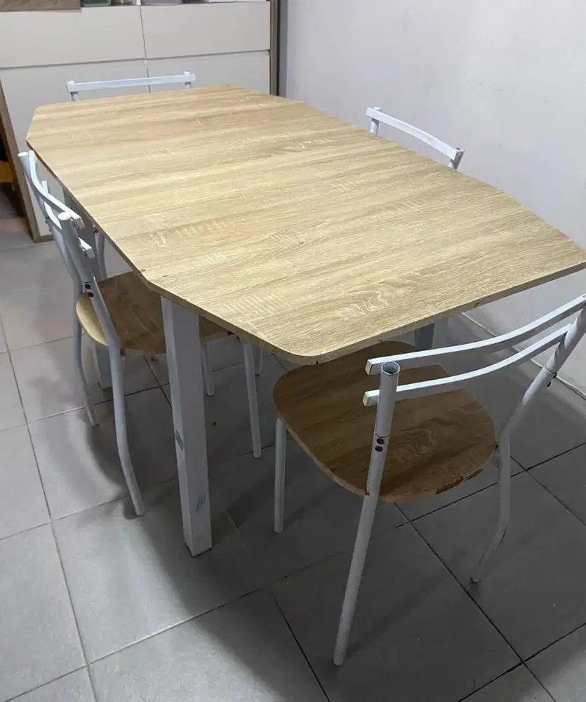 Sofa bed dan Meja makan minimalis 4 kursi Ex Informa