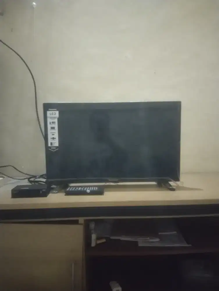 Jual TV led Panasonic 24 inci plus stb