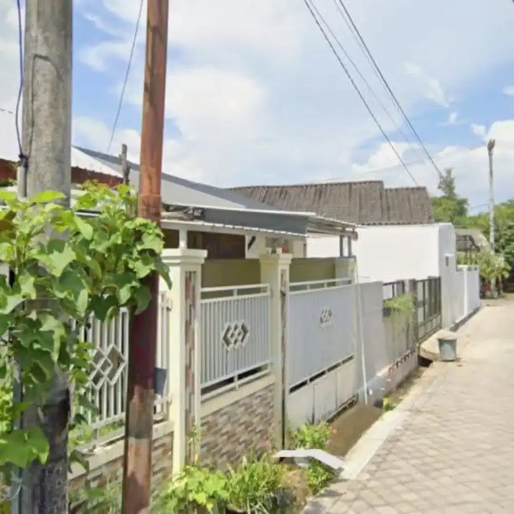 “Rumah luas dekat bandara, cocok untuk kos / usaha / keluarga besar”