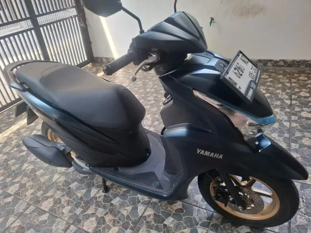 Km4rb pajak 5/2027 keyless, yamaha freeGo S 125 LED charger 2025 mulus
