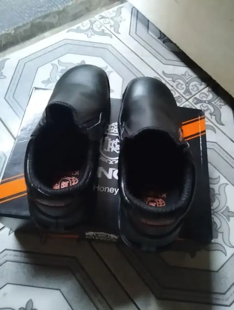 Sepatu safty merk kings original