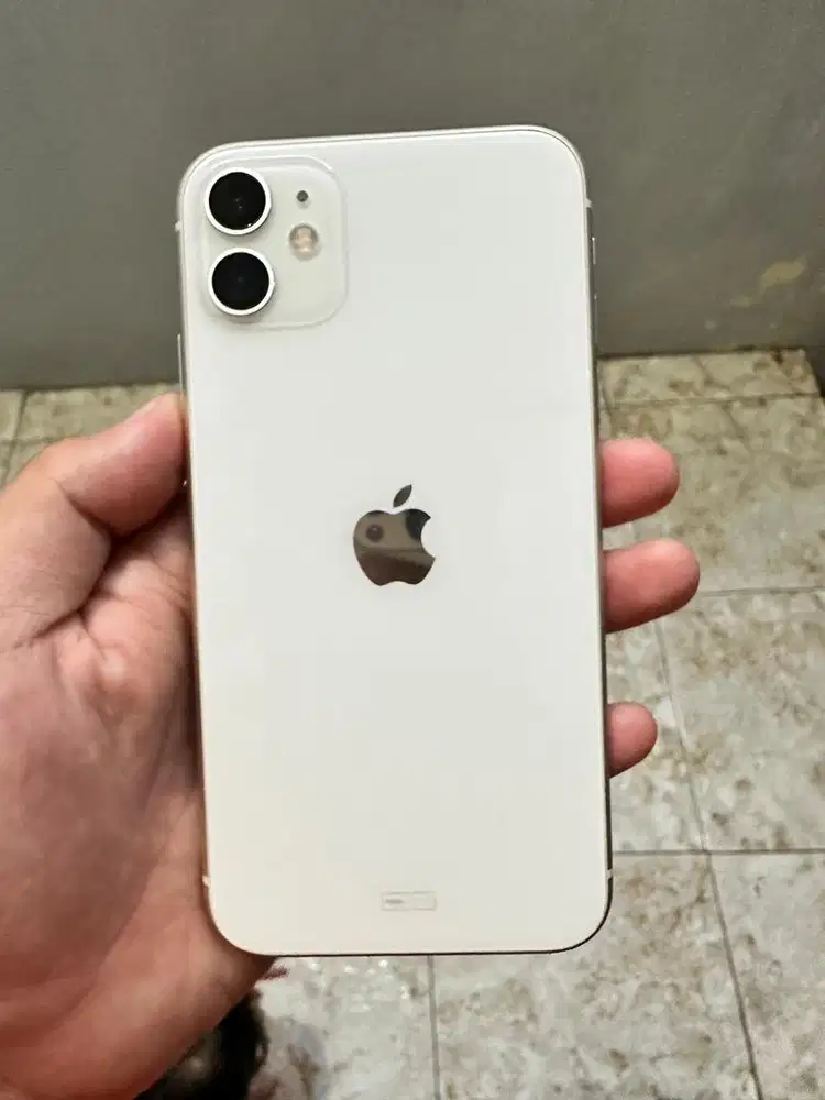 Dijual Iphone 11 128gb putih IBOX