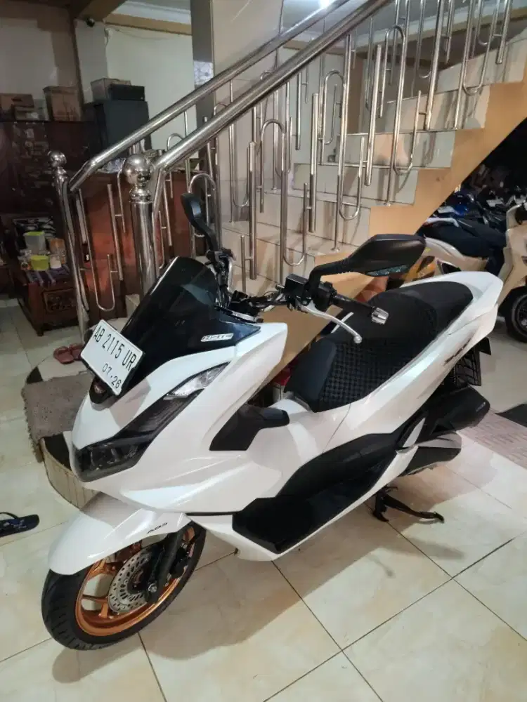 Pcx 160 abs putih 2021 low km 2500an rempte 2wajib gbm