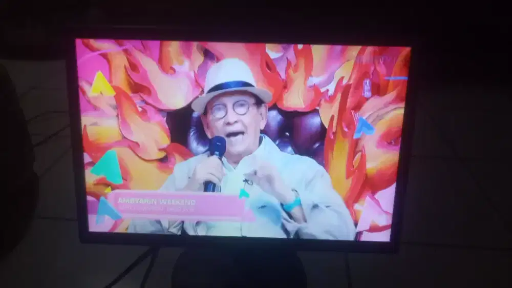 LED tv 19 in merk PROVIEW normal irit listrik