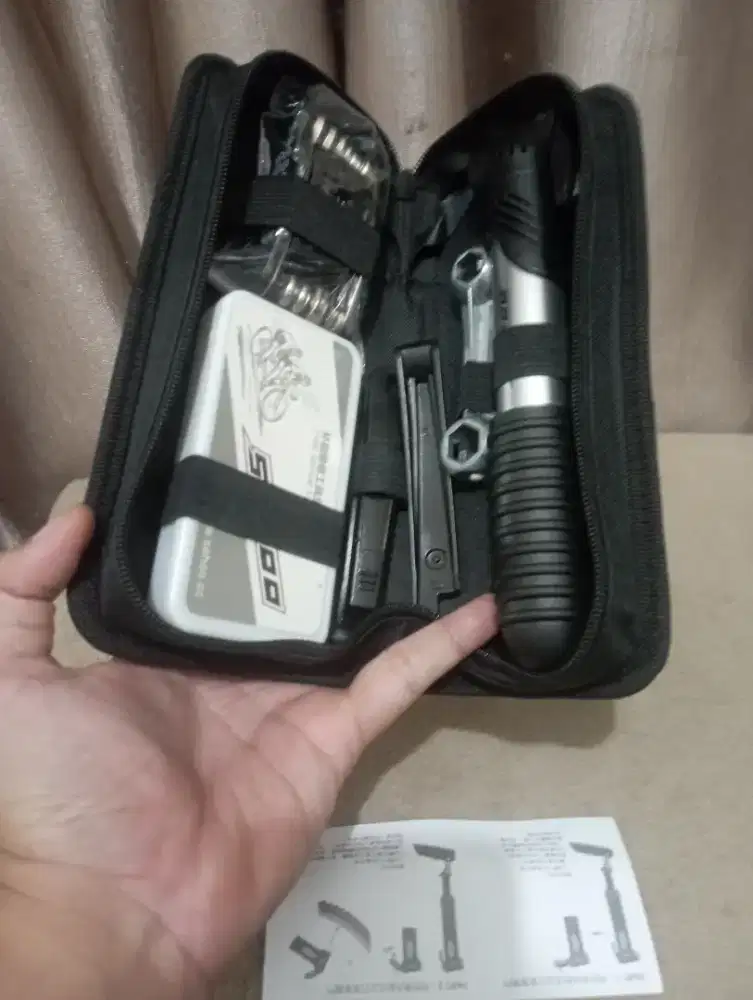 Perlengkapan reparasi sepeda komplit dengan tas