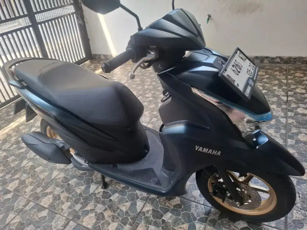 Km4rb pajak 5/2027 keyless, yamaha freeGo S 125 LED charger 2025 mulus