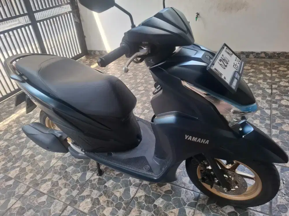 Km4rb pajak 5/2027 keyless, yamaha freeGo S 125 LED charger 2025 mulus