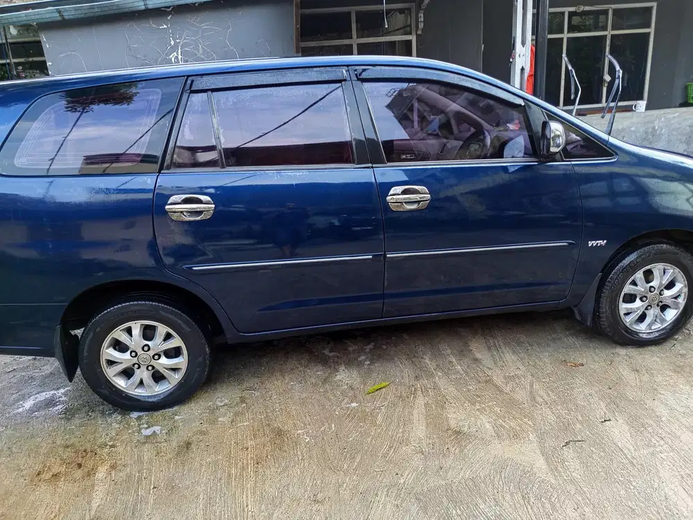 Toyota Kijang Innova 2005 Bensin