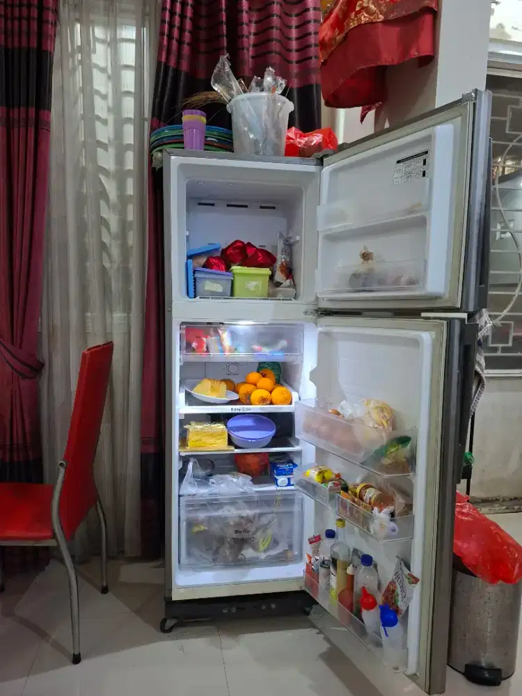 JUAL KULKAS 2 PINTU MERK SAMSUNG MULUS