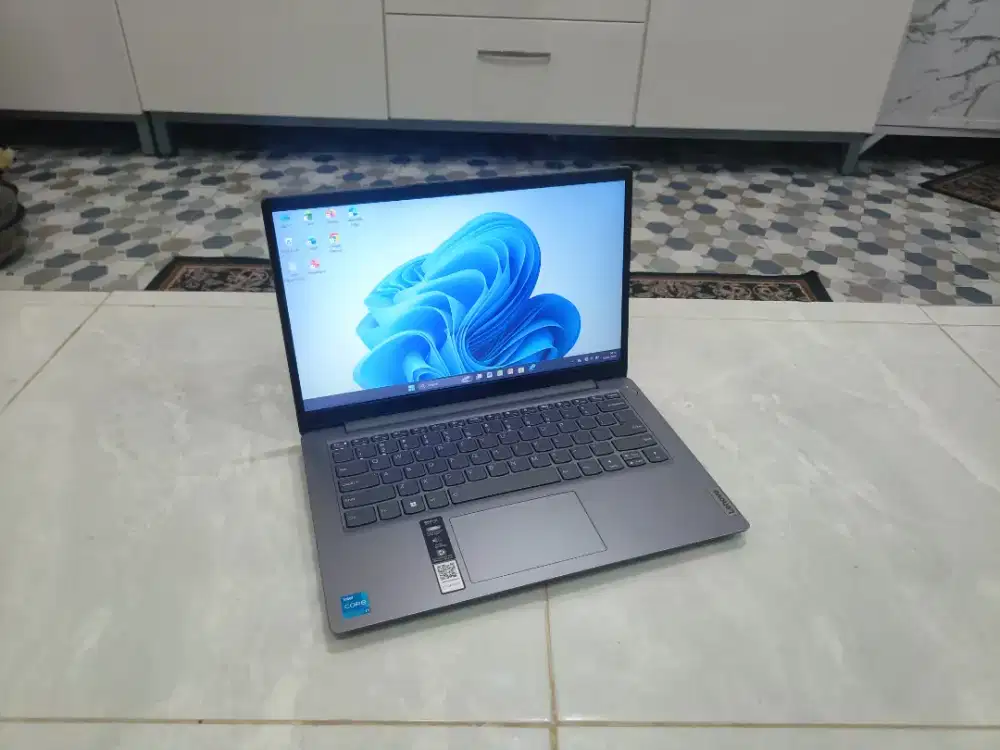 laptop lenovo core i3 1215U GEN12 Ram 8GB SSD Nvme 256GB masih garansi