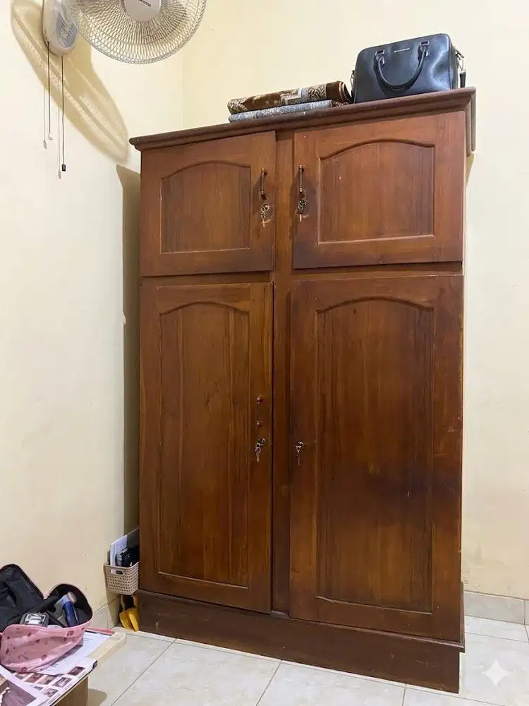 Dijual Lemari Pakaian Kayu Jati 4Pintu