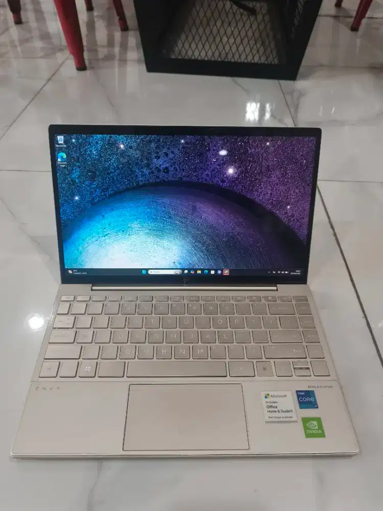 HP ENVY 13 Core i7 Gen 11 - Touchscreen & Dual VGA (Gold Edition)